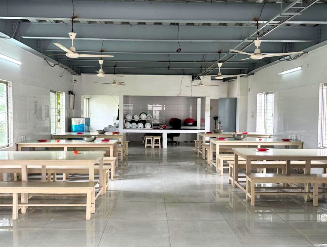In-house Kitchen & Dining